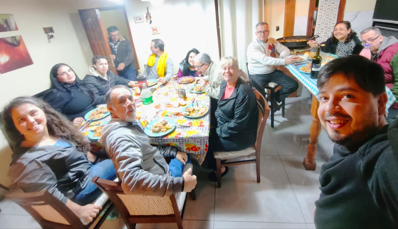 Cena de camaradería post ensayo
